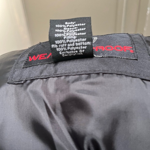 Weather proof jacket - Picture 5 of 7